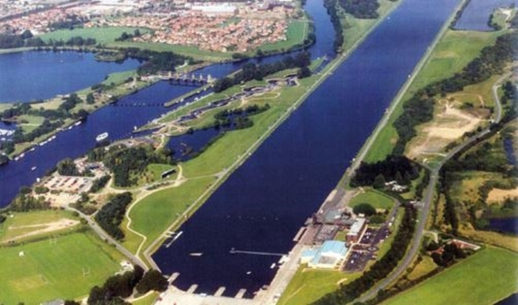 HOLME PIERREPONT COUNTRY PARK, HOME OF THE NATIONAL WATER SPORTS CENTRE